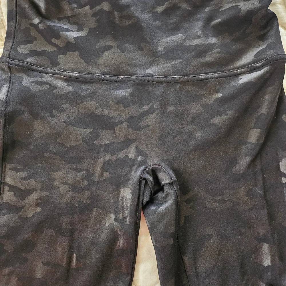 SPANX Gray/Black Camo Skinny Leggings - Picture 8 of 9
